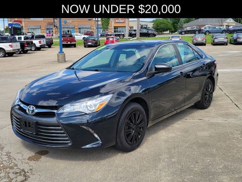 Used 2017 Toyota Camry LE FWD image 2