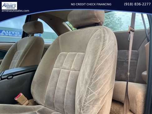 Used 1996 Ford Thunderbird LX RWD image 15
