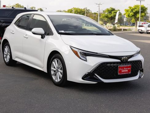 Certified 2023 Toyota Corolla SE w/ SE Premium Package FWD image 3