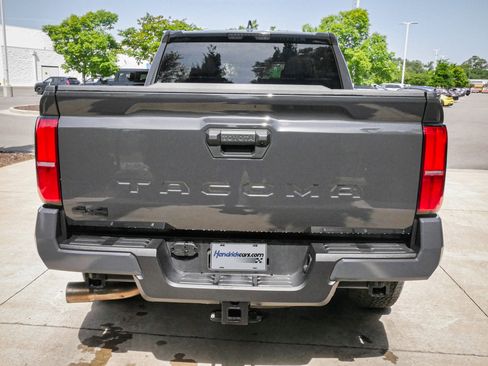 Used 2025 Toyota Tacoma TRD Off-Road AWD/4WD image 10