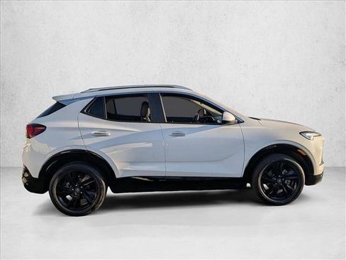 Used 2024 Buick Encore GX Sport Touring image 4