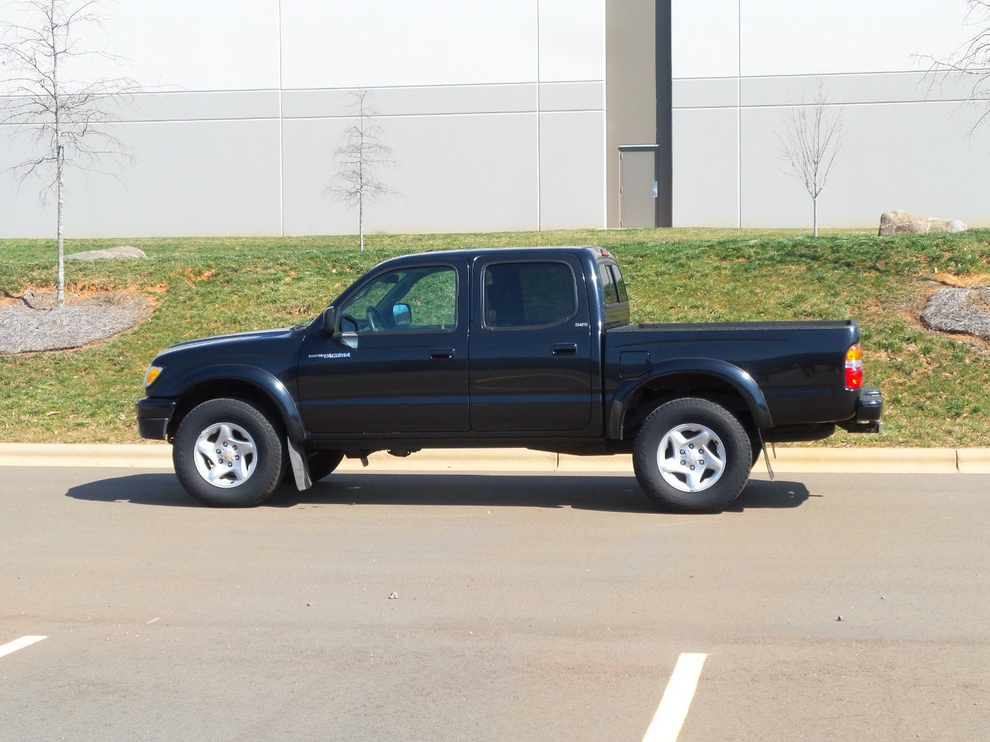 Used 2004 Toyota Tacoma DoubleCab V6 Auto 4WD image 3