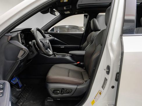 Used 2025 Lexus TX 350 AWD w/ Technology Package image 4