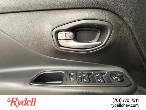 Used 2016 Jeep Renegade Limited AWD/4WD image 11