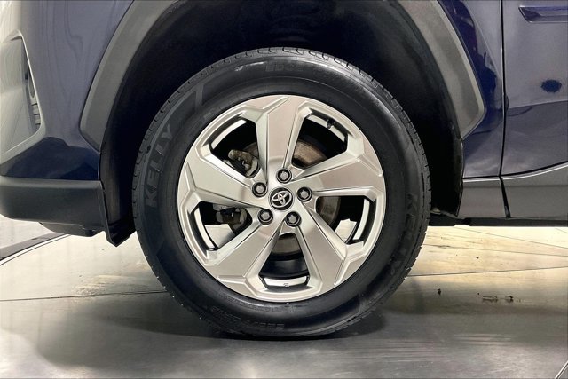 Used 2021 Toyota RAV4 XLE Premium AWD/4WD image 9