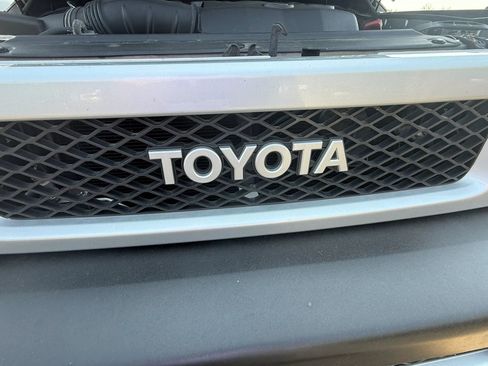 Used 2010 Toyota FJ Cruiser 4WD image 23