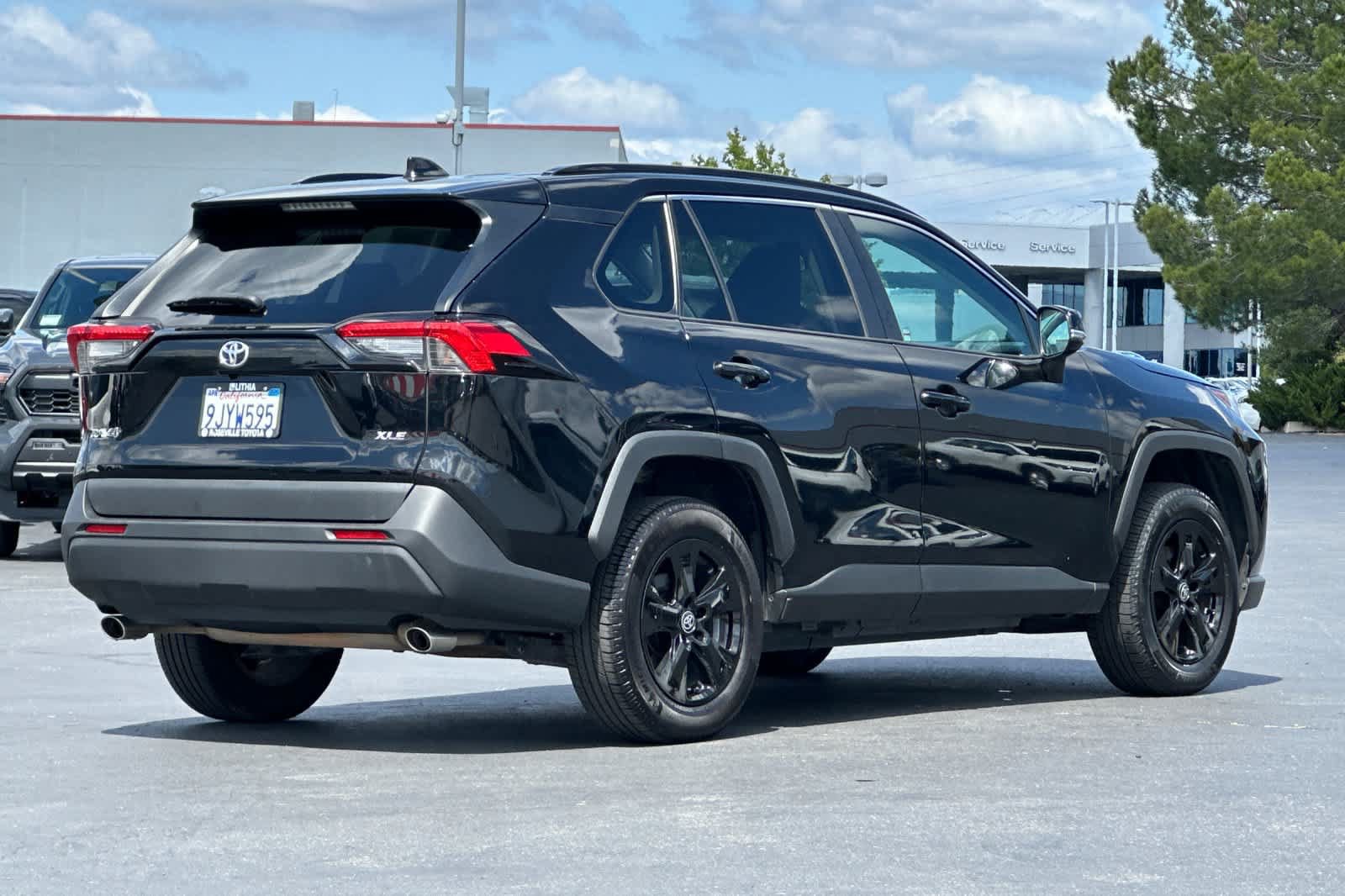 Certified 2022 Toyota RAV4 XLE w/ Convenience Package FWD image 2