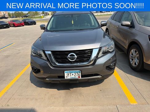 Used 2017 Nissan Pathfinder SL AWD/4WD image 2