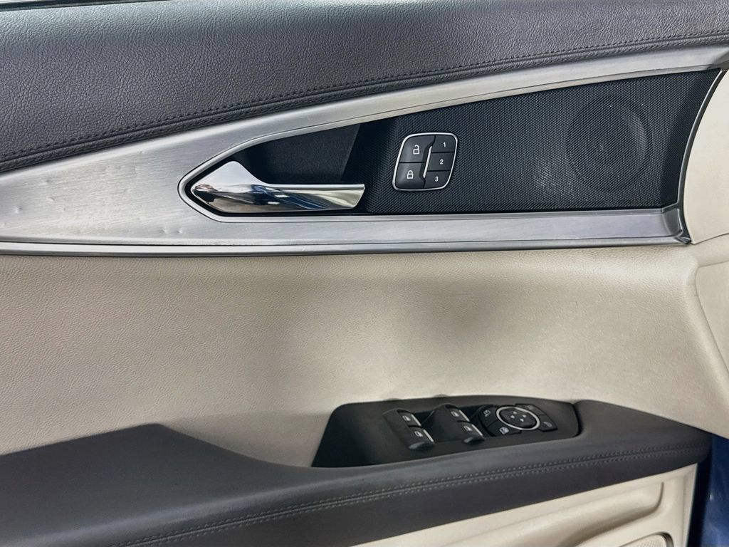 Used 2019 Lincoln Nautilus Premier AWD/4WD image 20