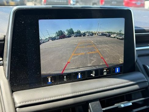 Used 2022 Chevrolet Suburban Z71 w/ Luxury Package AWD/4WD image 5