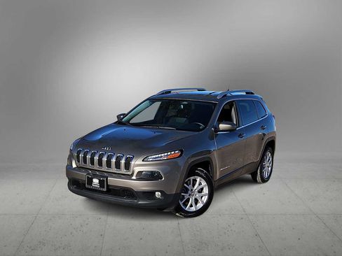 Used 2017 Jeep Cherokee Latitude image 1