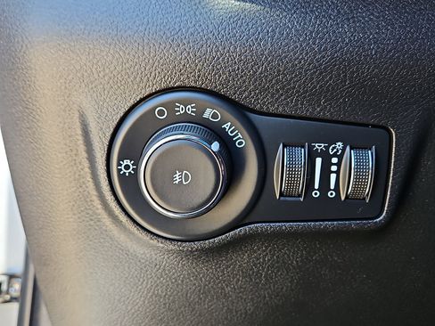 Used 2025 Jeep Compass Trailhawk AWD/4WD image 20