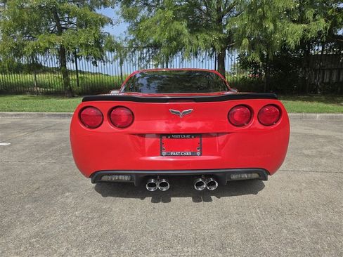 Used 2006 Chevrolet Corvette Coupe w/ Preferred Equipment Group RWD image 8
