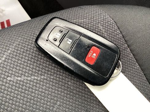 Used 2022 Toyota RAV4 XLE image 31