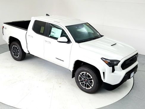 Used 2024 Toyota Tacoma TRD Sport w/ TRD Sport Upgrade Package AWD/4WD image 13
