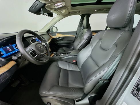 Used 2025 Volvo XC90 B6 Plus w/ Protection Package Premier AWD/4WD image 32