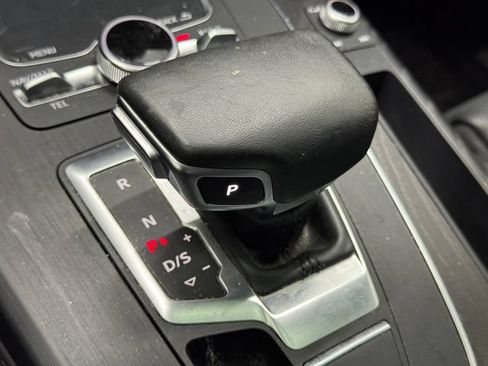 Used 2020 Audi Q5 e Premium Plus w/ Premium Plus Package AWD/4WD image 27