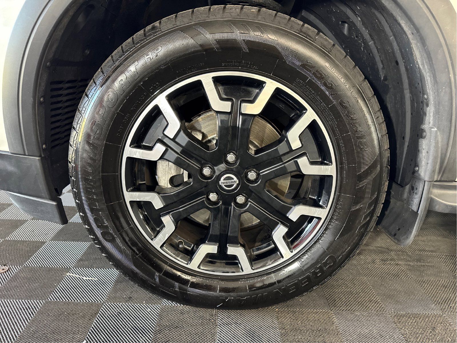 Used 2020 Nissan Pathfinder SL AWD/4WD image 32