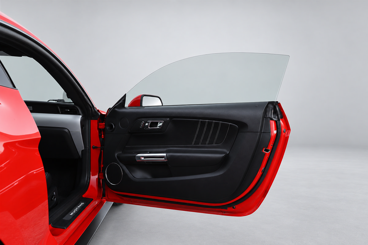 Used 2015 Ford Mustang Premium RWD image 13
