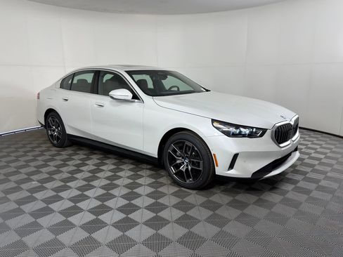 Used 2026 BMW 530i w/ Convenience Package RWD image 6