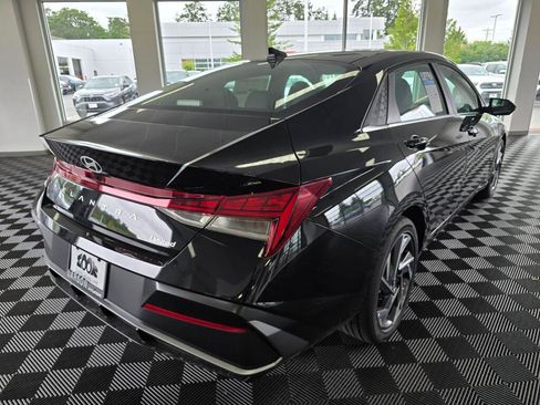 New 2026 Hyundai Elantra Limited FWD image 3