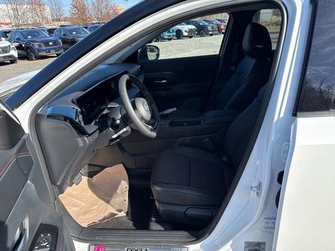 New 2026 Nissan Kicks SR w/ SR Premium Package image 10