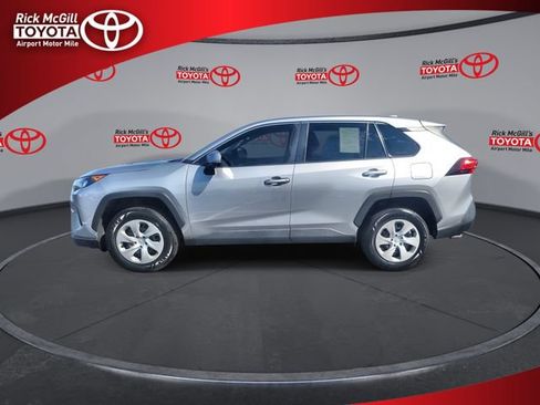 Used 2022 Toyota RAV4 LE FWD image 5