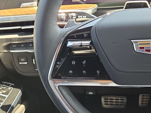 Certified 2026 Cadillac Escalade Platinum Sport w/ LPO, ONYX Package AWD/4WD image 21