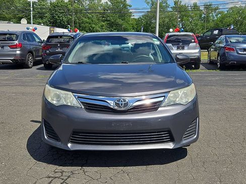 Used 2013 Toyota Camry LE FWD image 3