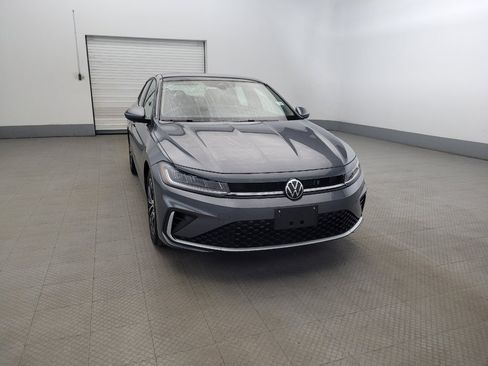 Used 2025 Volkswagen Jetta SE FWD image 14