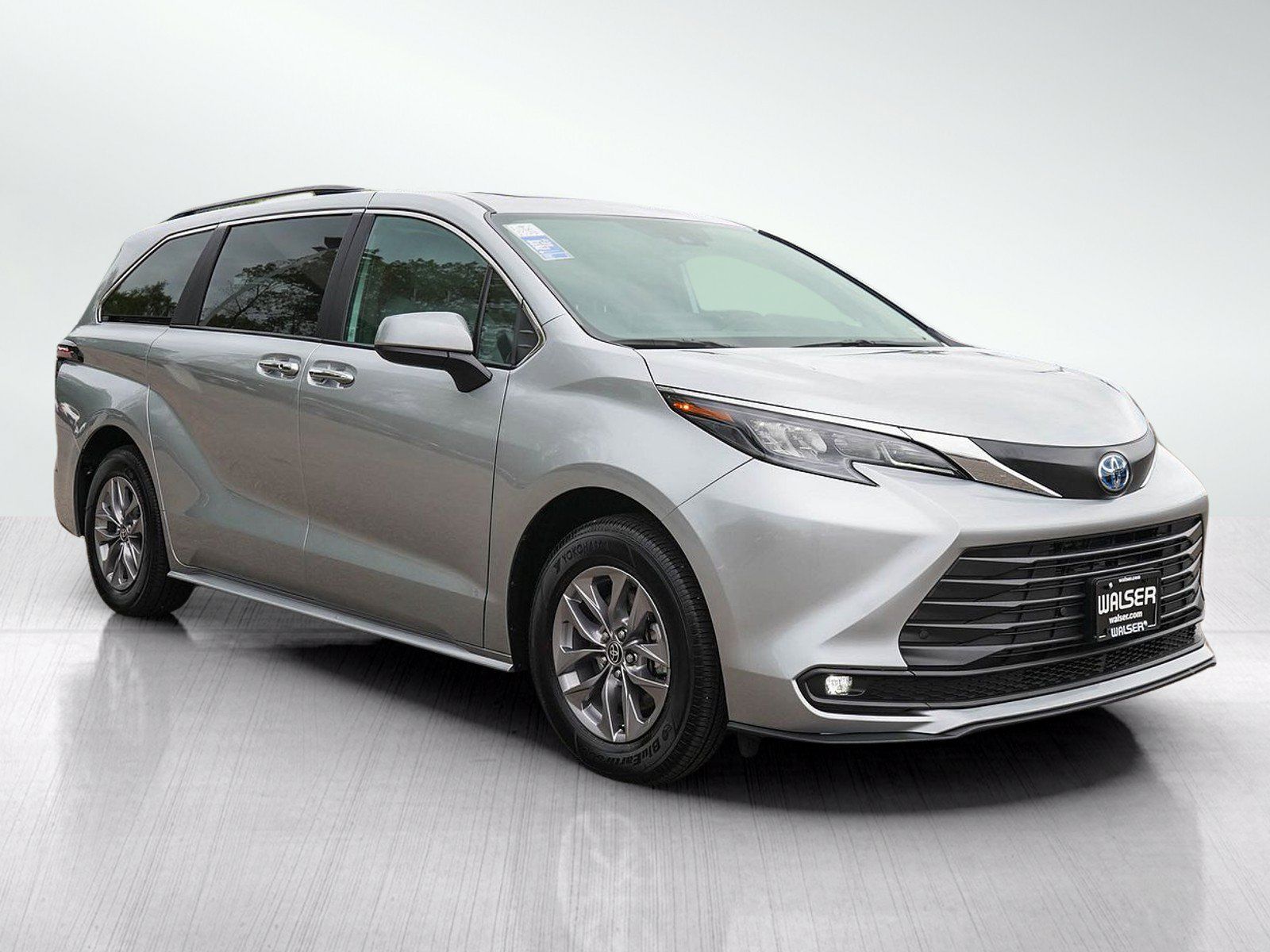 Used 2025 Toyota Sienna XLE w/ XLE Plus Package AWD/4WD image 7