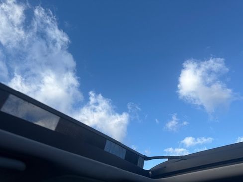 Used 2022 Jeep Renegade Limited w/ Sun, Sound & Wheels Group image 27