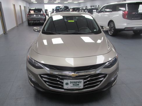 Used 2025 Chevrolet Malibu LT image 2