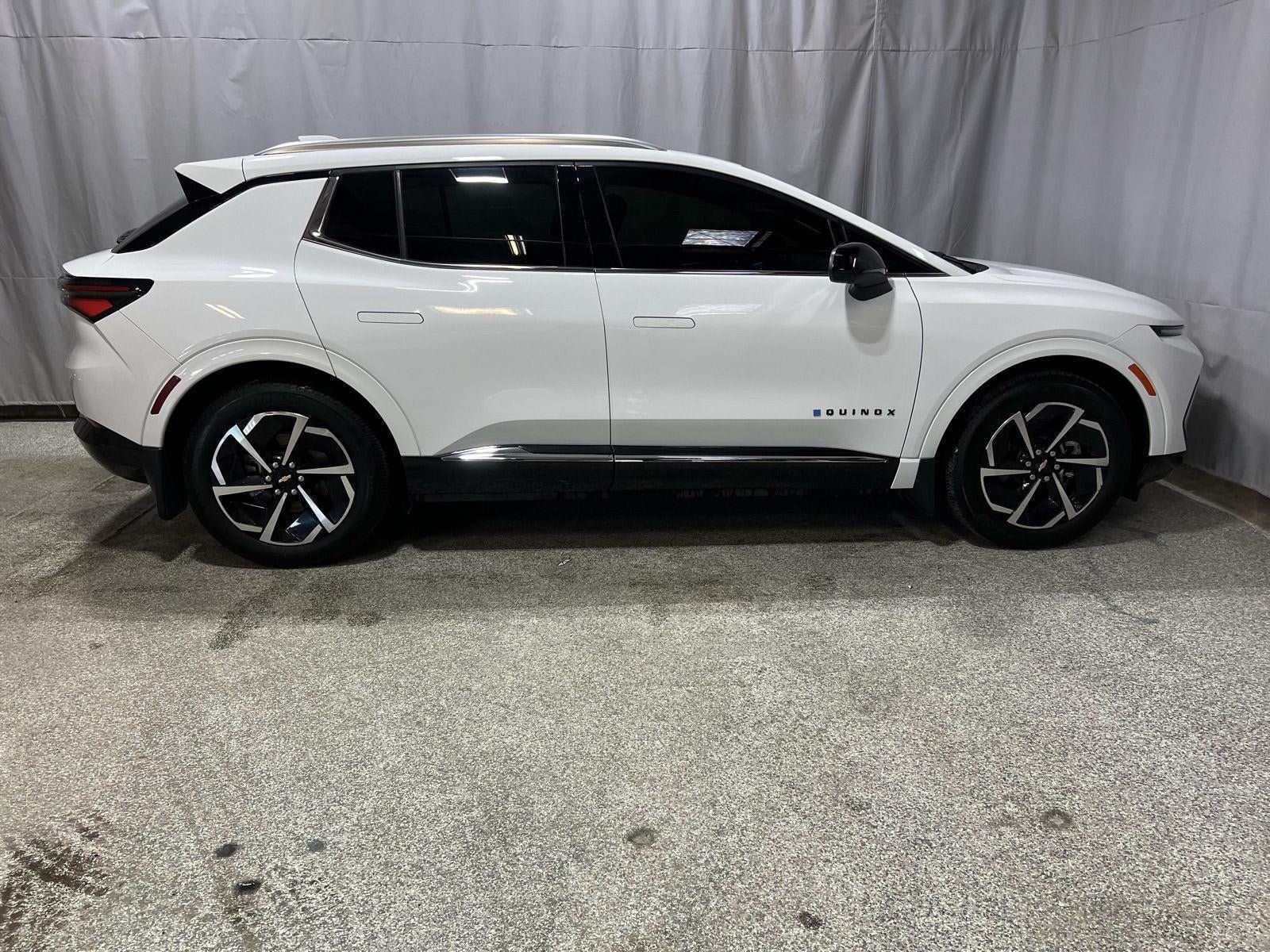 Used 2024 Chevrolet Equinox EV LT w/ LPO, Blackout Package FWD image 7