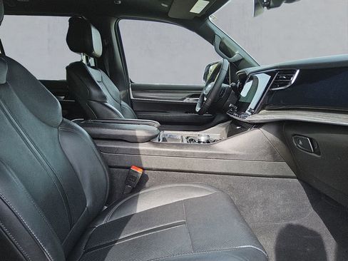 Used 2023 Jeep Wagoneer L Series II w/ Premium Group I image 15