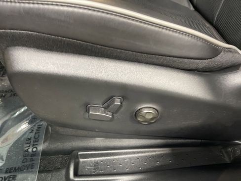 Used 2026 Chrysler Pacifica Limited FWD image 20
