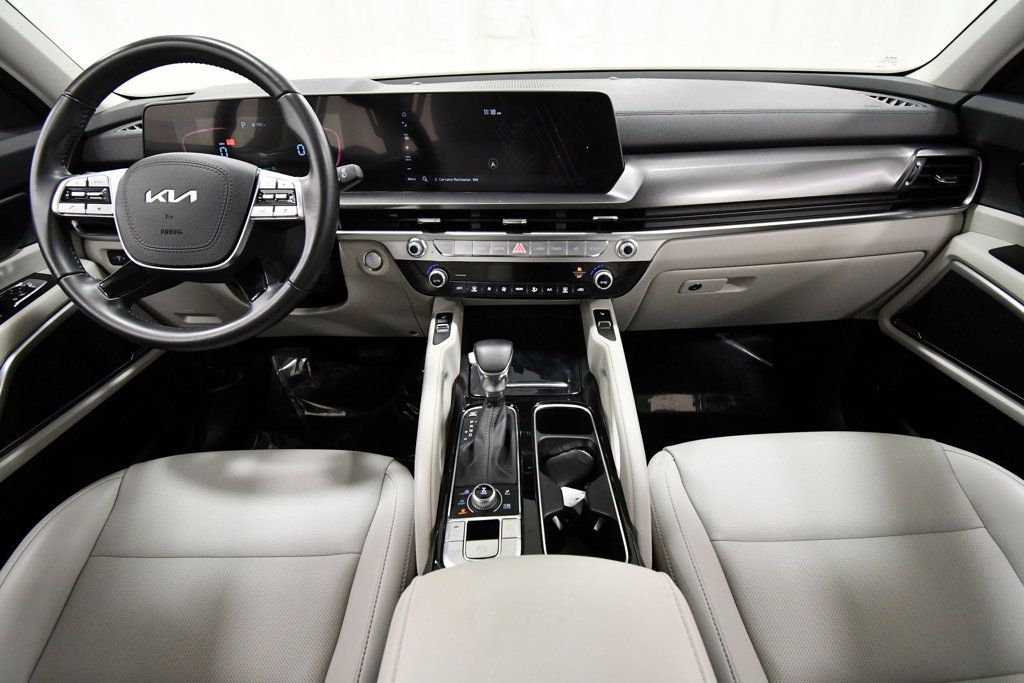 Certified 2024 Kia Telluride S w/ S Sunroof Package AWD/4WD image 3