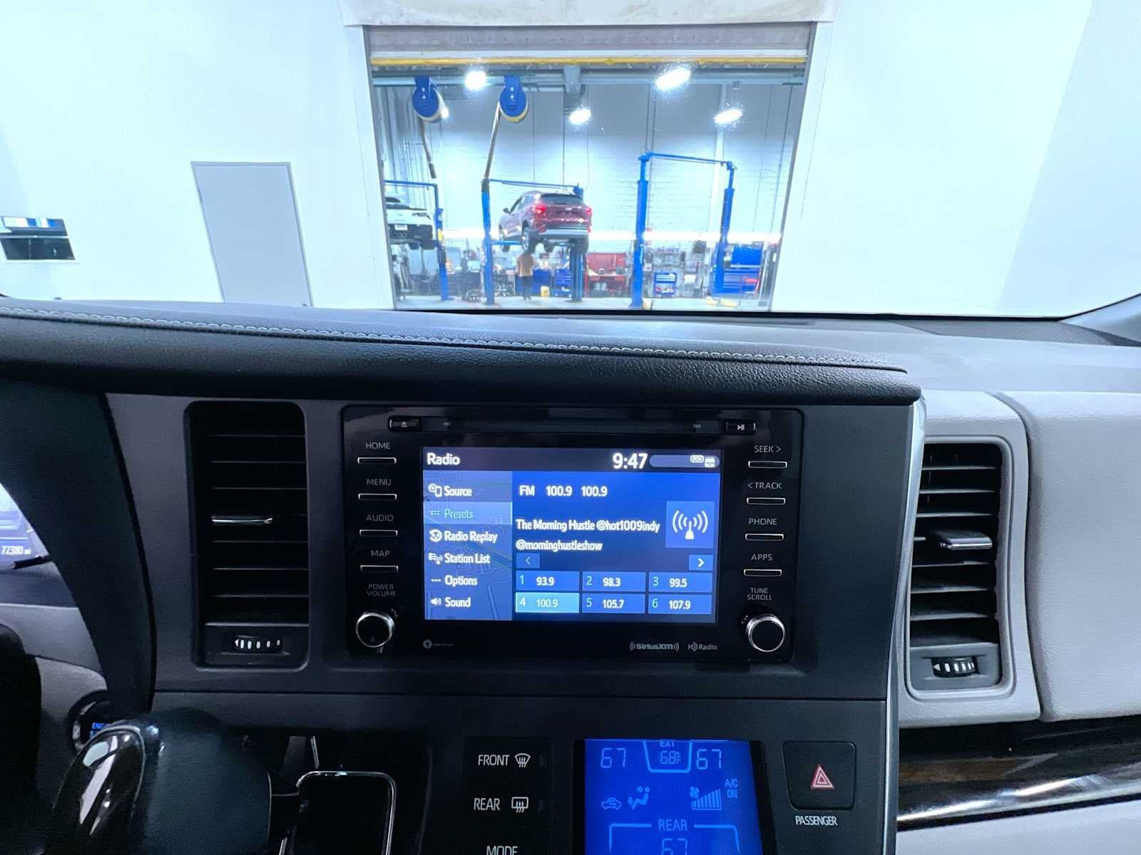 Used 2019 Toyota Sienna XLE w/ XLE Navigation Package FWD image 26