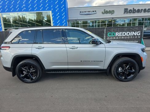 Used 2024 Jeep Grand Cherokee Altitude AWD/4WD image 6