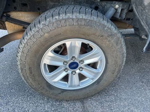 Used 2017 Ford F150 Lariat image 9