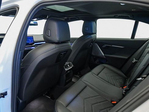 Used 2025 BMW i5 xDrive40 w/ Premium Package image 19