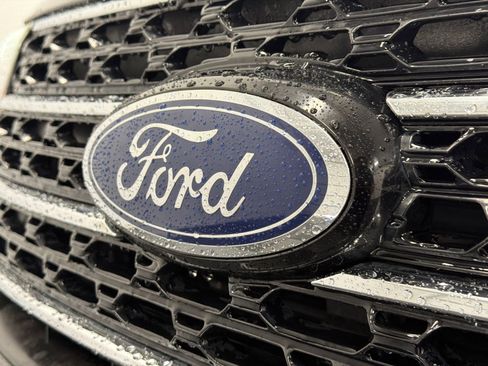 Used 2020 Ford Explorer XLT w/ Comfort Package image 13