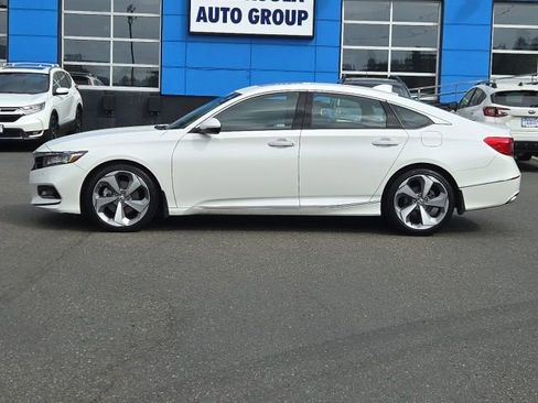 Used 2018 Honda Accord Touring image 6