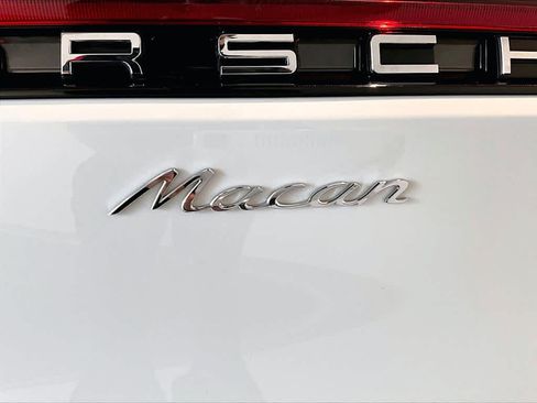 Used 2026 Porsche Macan AWD/4WD image 34