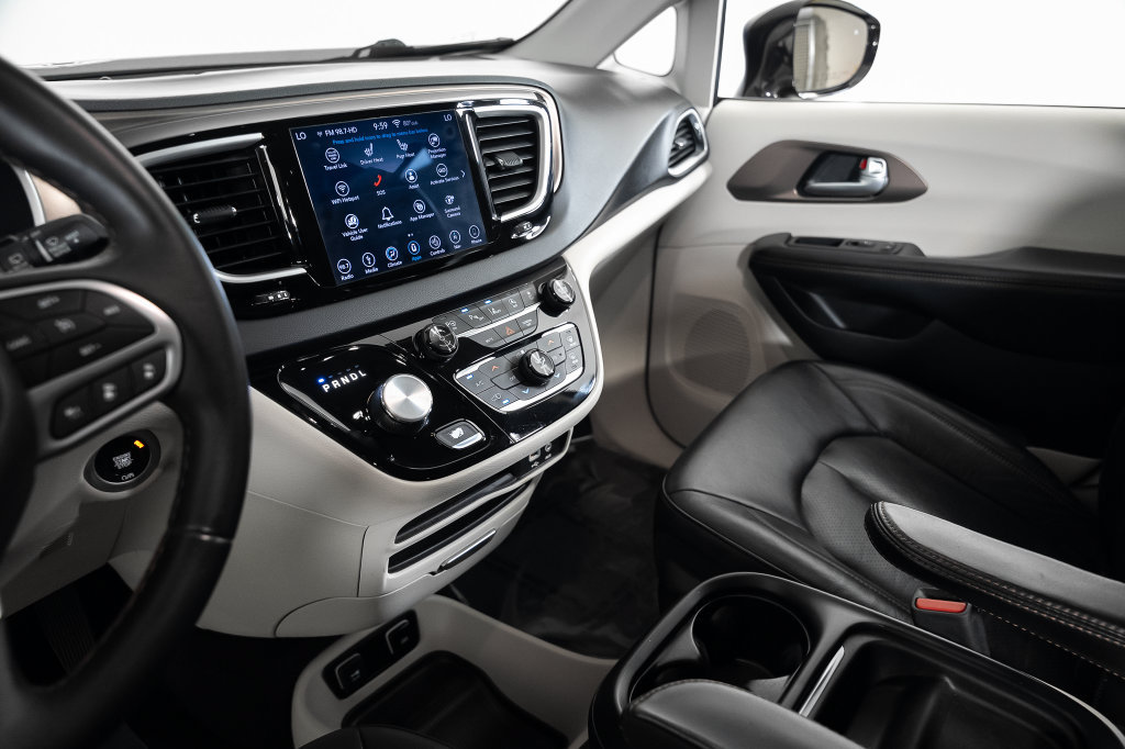 Used 2018 Chrysler Pacifica Touring-L w/ Advanced Safetytec Group FWD image 30