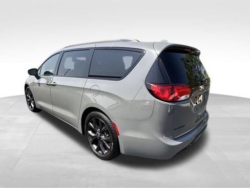 Used 2020 Chrysler Pacifica Limited w/ Advanced Safetytec Group FWD image 4