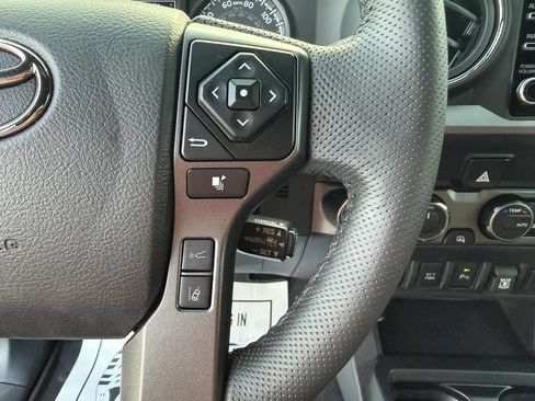 Used 2022 Toyota Tacoma TRD Off-Road w/ Technology Package AWD/4WD image 26