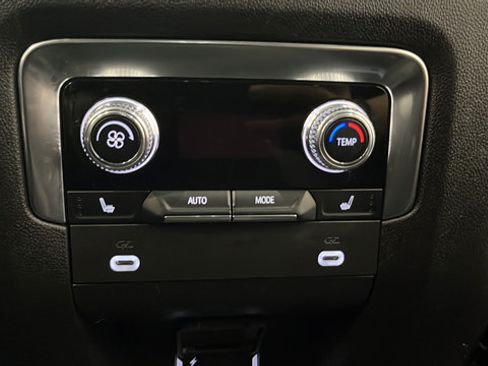 Used 2024 GMC Yukon XL Denali AWD/4WD image 37