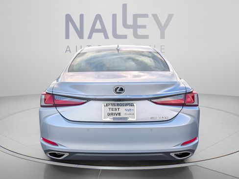 Used 2025 Lexus ES 350 w/ Premium Package FWD image 4