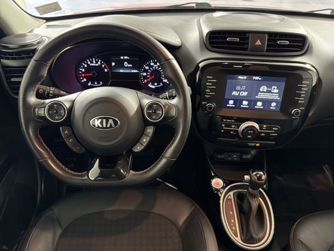 Used 2018 Kia Soul ! FWD image 16